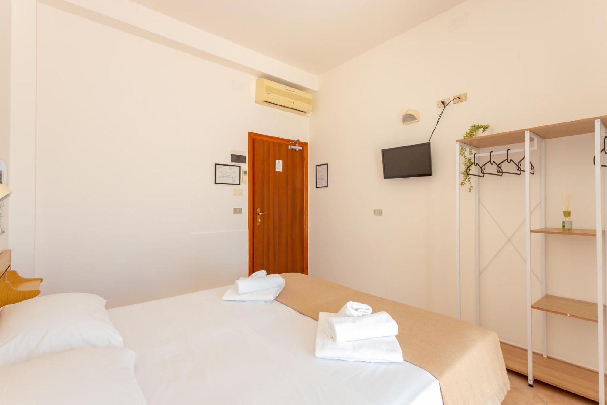 Hotel Katina Римини Экстерьер фото