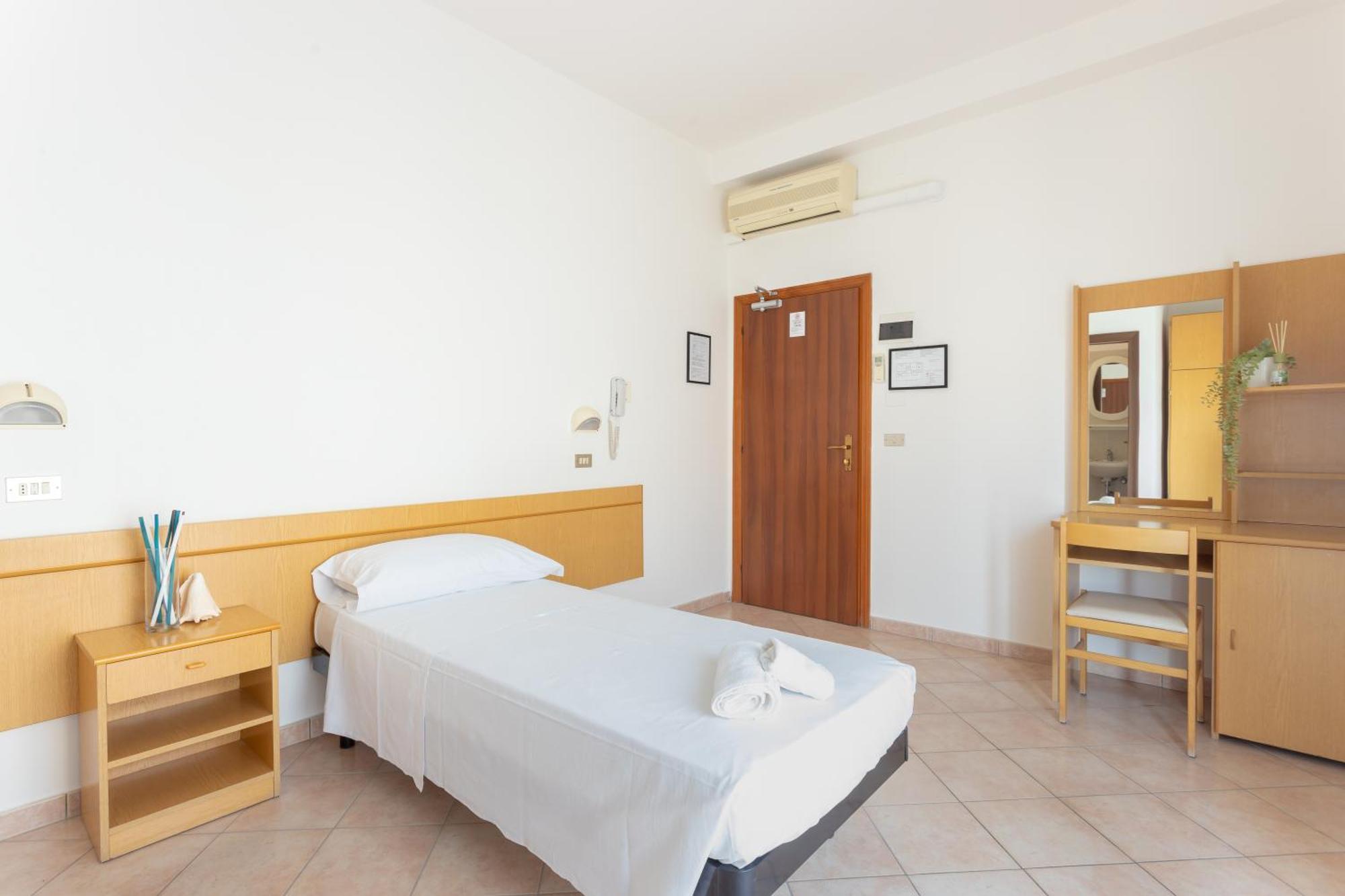 Hotel Katina Римини Экстерьер фото